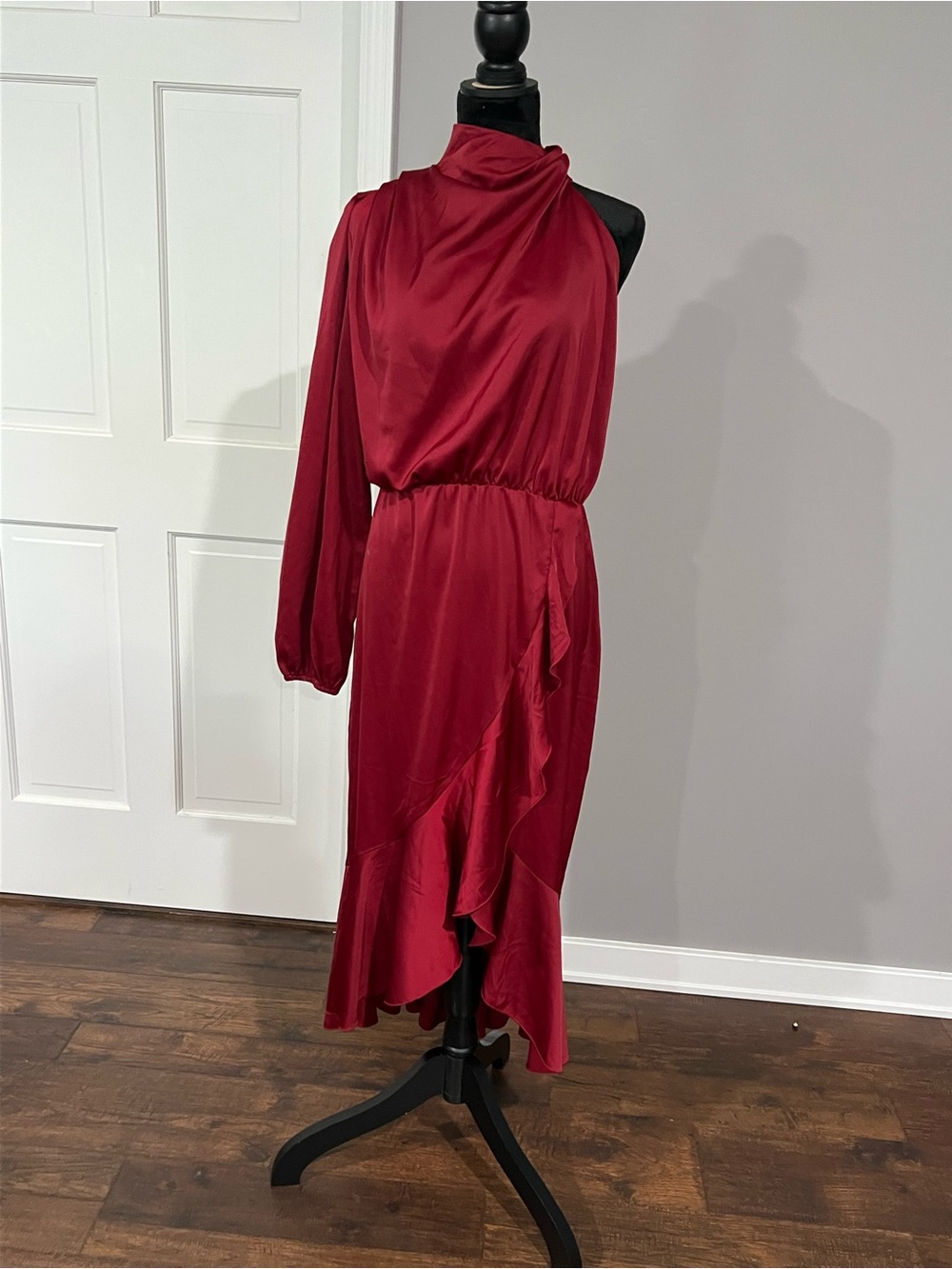 Elegant One-Shoulder Red Satin Dress